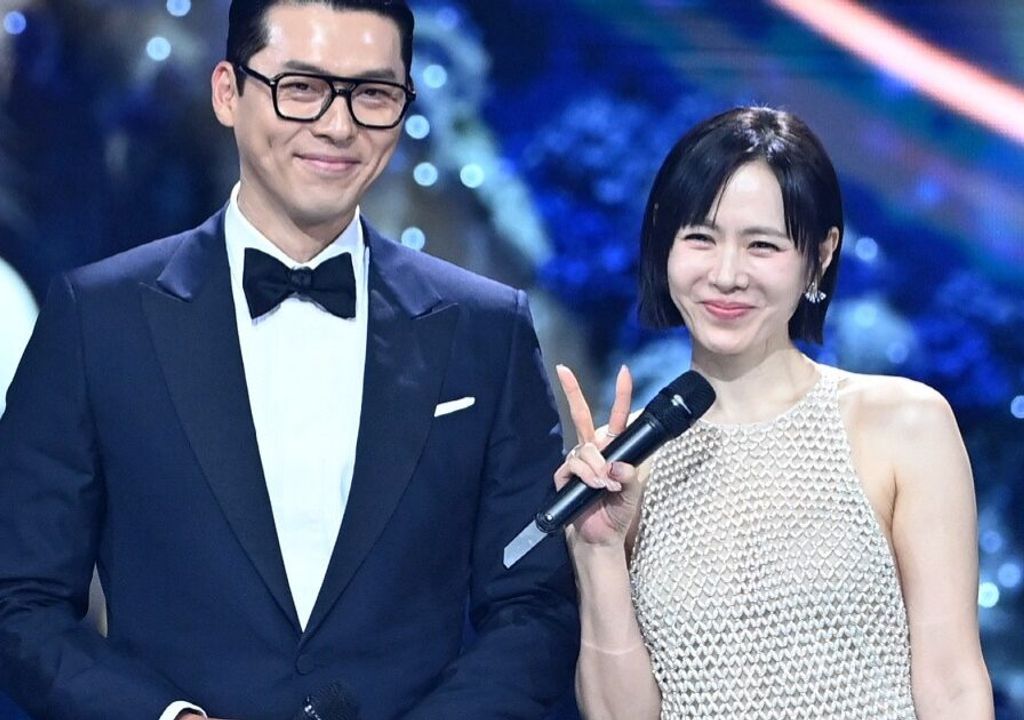 Hyun Bin e Son Ye Jin encantam fãs com demonstrações de afeto no Daesang