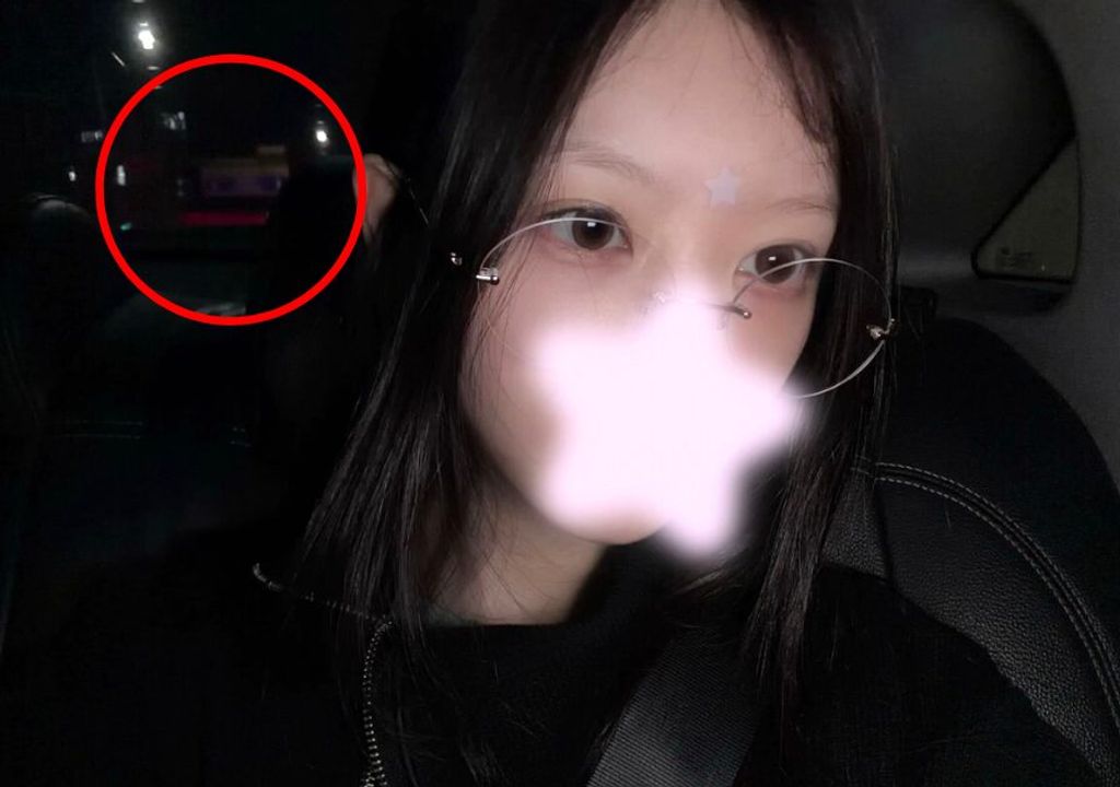 Imagem de destaque Ela está sendo observada? Detalhe assustador em foto de Moka, do ILLIT, deixa fãs em pânico