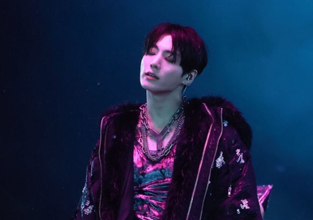 Imagem de destaque Jungkook do BTS assume o controle da câmera e viraliza com reação dos fãs