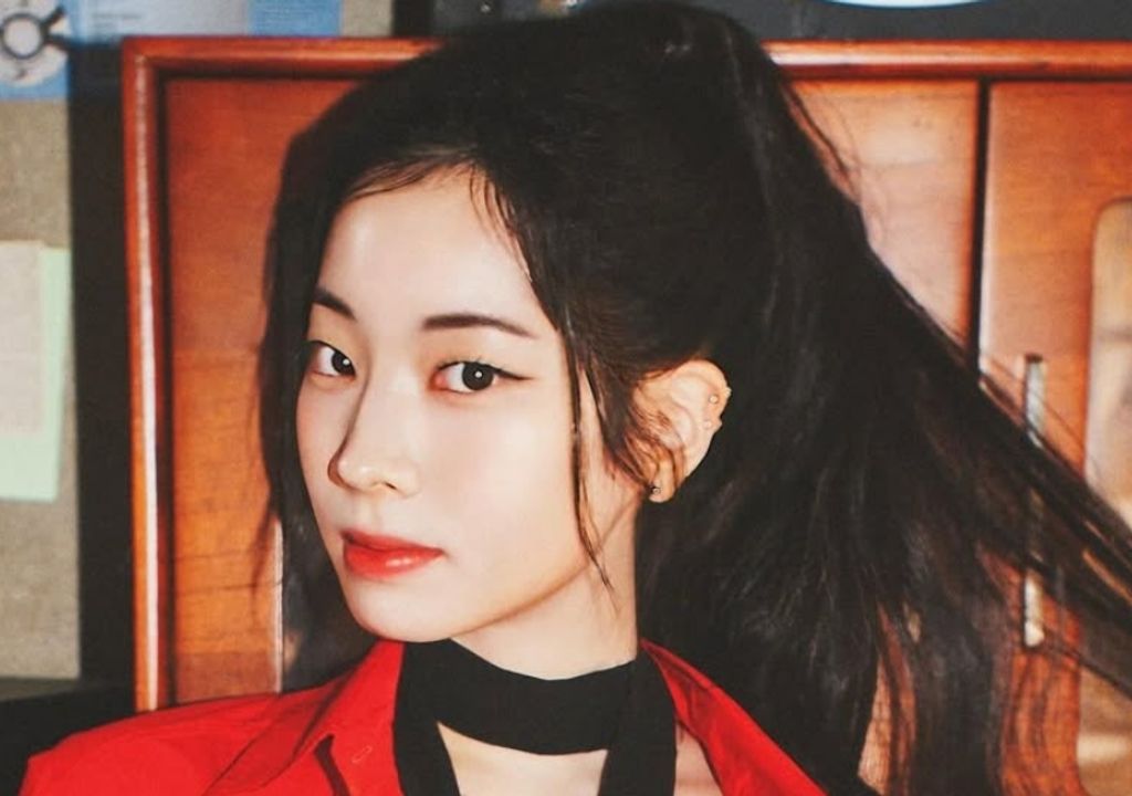 Imagem de destaque Dahyun do TWICE se afasta da turnê por lesão: o que aconteceu?