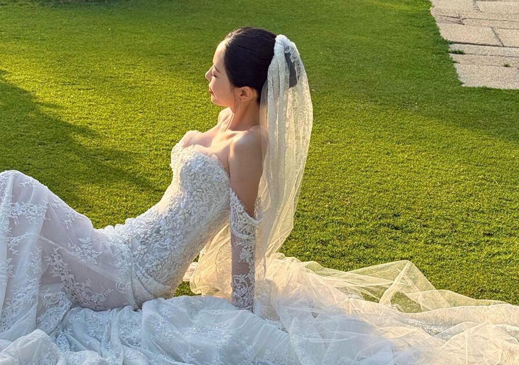 Ex-participante de reality de namoro libera fotos lindas do casamento