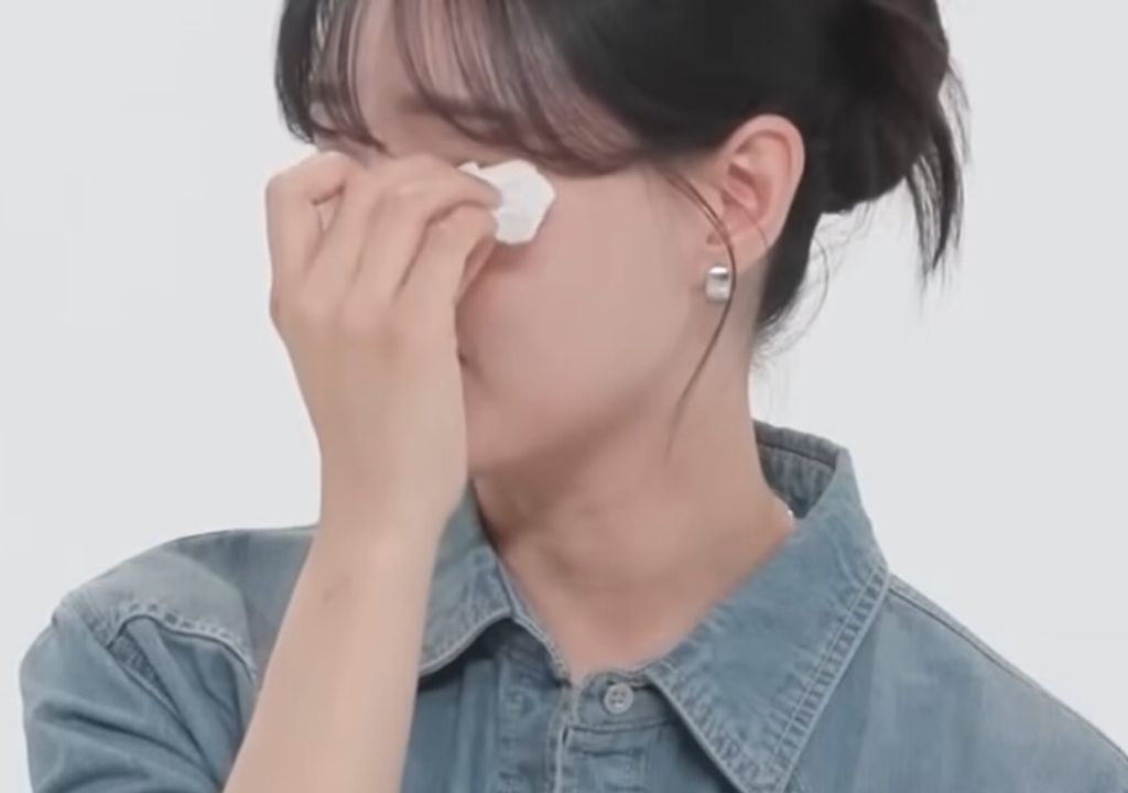 Song Jieun desaba ao ler comentário cruel sobre seu marido com deficiência