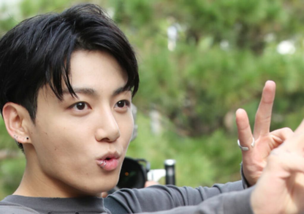 Encontro de Jungkook do BTS com cantor famoso deixa fãs em polvorosa