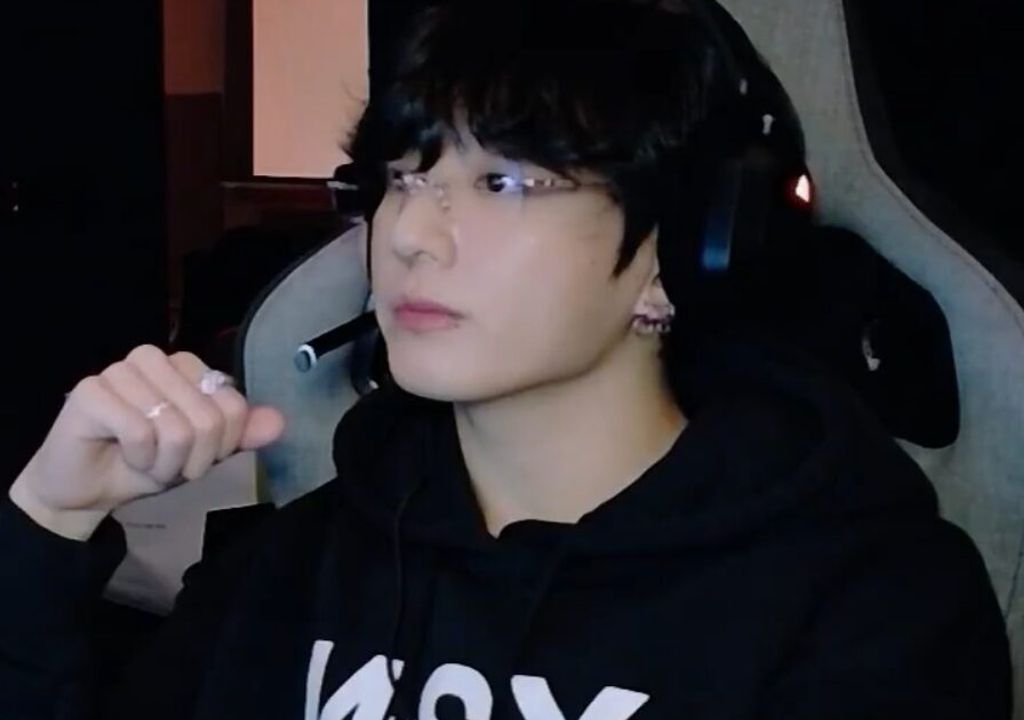 Jungkook do BTS enfrenta onda de críticas após live em meio a rumores de namoro