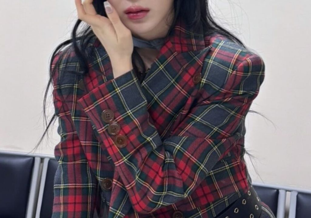 Idol revela que fez transplante capilar após sofrer bullying online por seu cabelo natural
