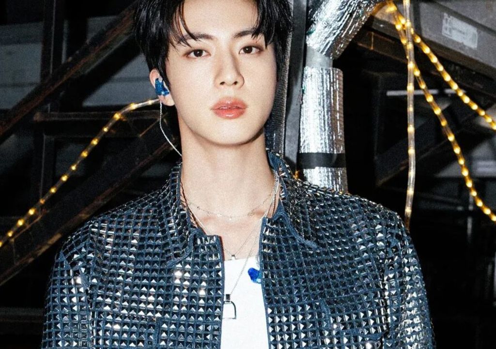 Mulher Acusada de Assediar Sexualmente Jin do BTS é Indiciada