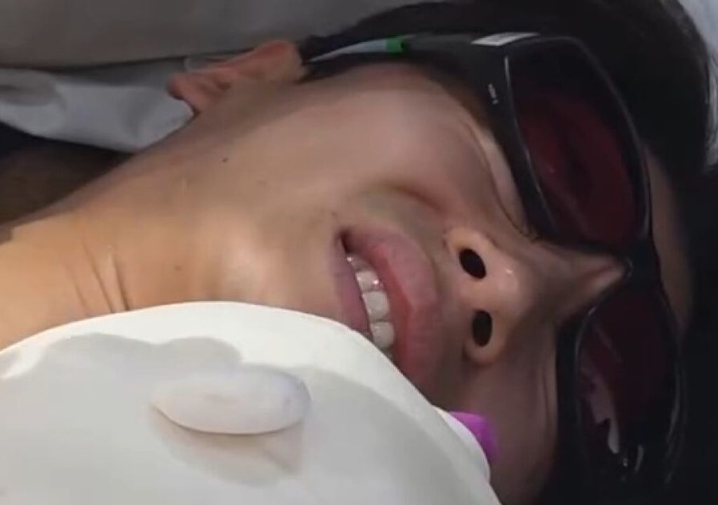 Astro coreano desabafa sobre a dor de remover tatuagens por 3 anos