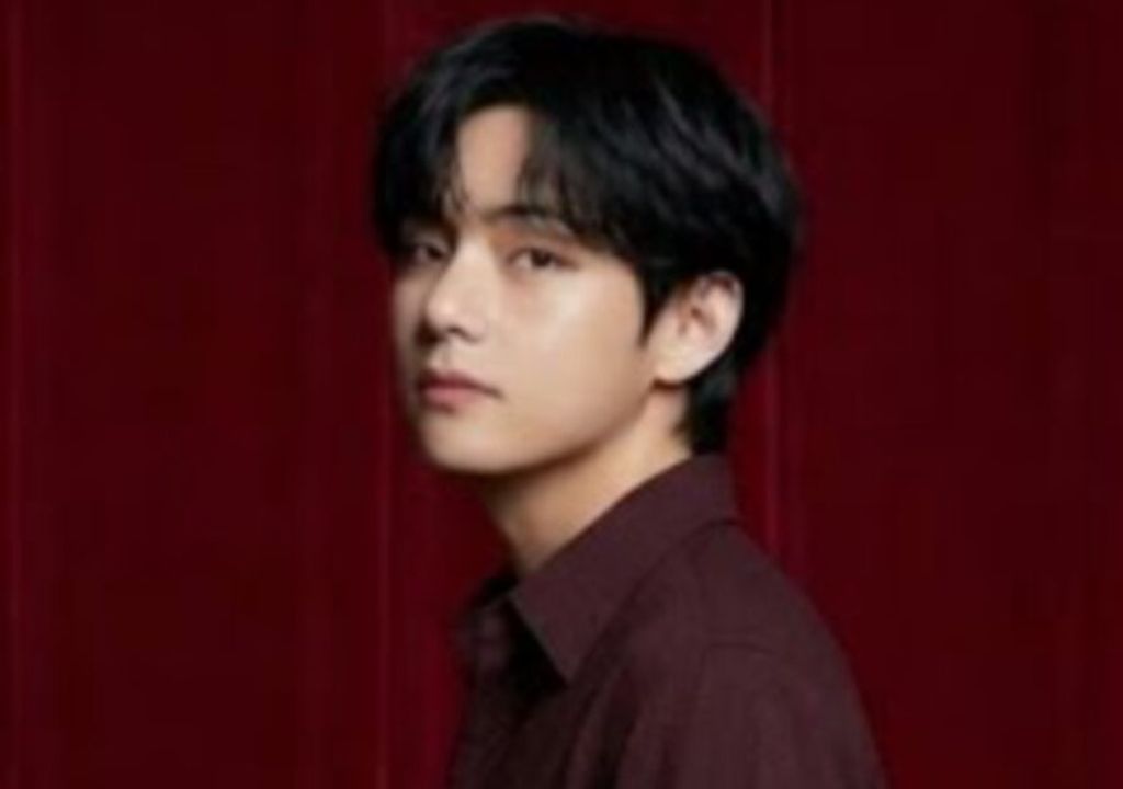 Imagem de destaque V do BTS responde fã que reclamou do ângulo do vídeo de coreografia