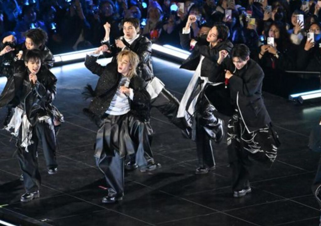 O lado sombrio do show do BTS: Casamentos arruinados em Gwanghwamun? O lado sombrio do show do BTS: Casamentos arruinados em Gwanghwamun?