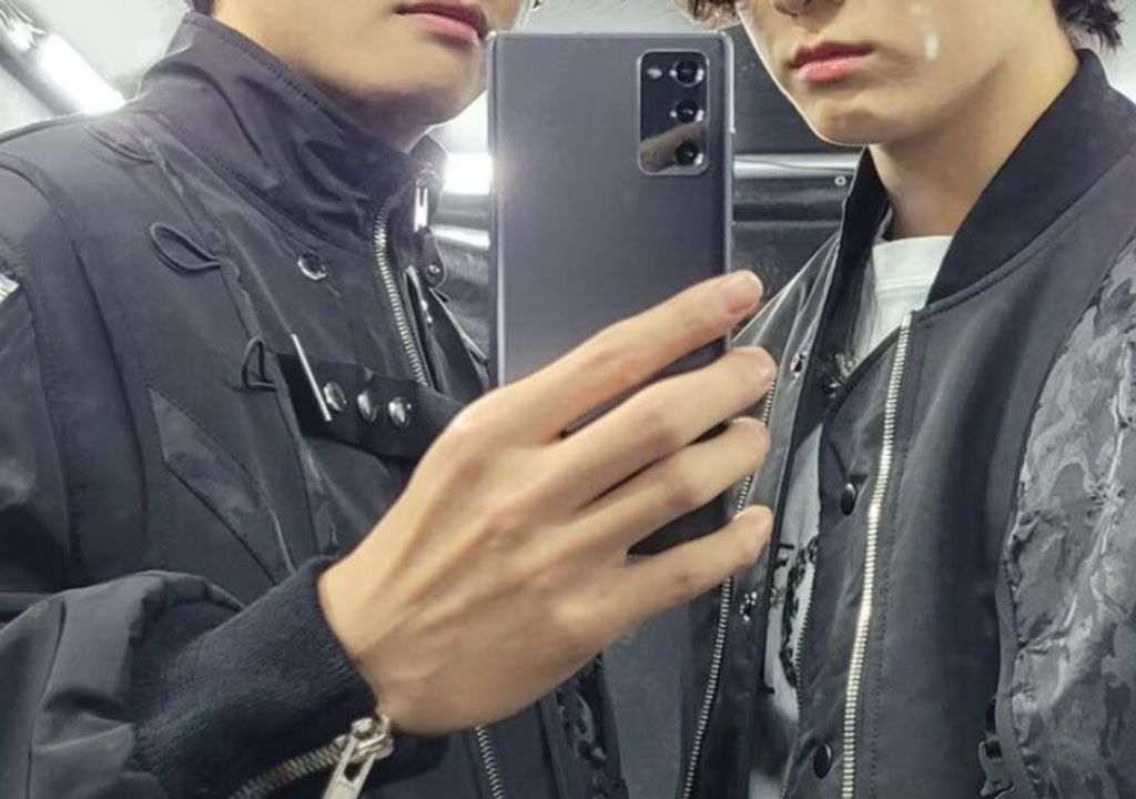 Imagem de destaque V e Jungkook do BTS reagem ao desafio "Swim" do LE SSERAFIM e viralizam