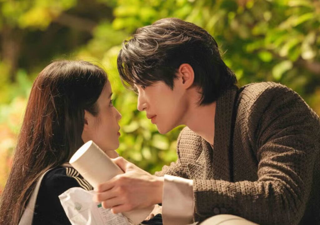 IU e Byeon Woo Seok são criticados por roteiro de “Perfect Crown”
