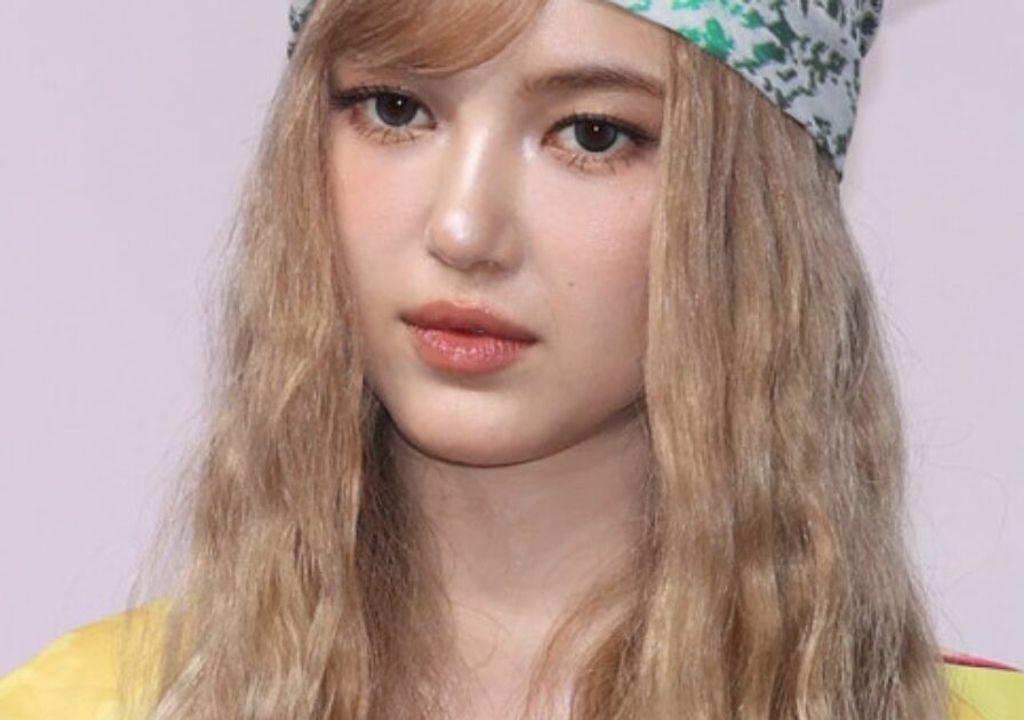 ADOR esclarece situação de Danielle do NewJeans: "Não estamos impedindo suas atividades"