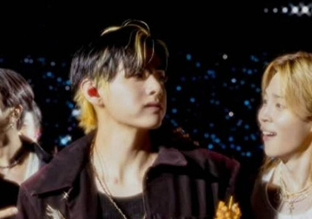 V do BTS come corn dog no palco e fãs enlouquecem: 'puro suco do Tae'
