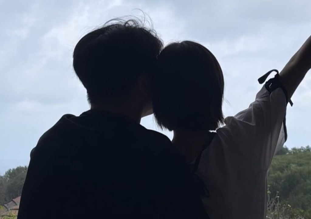 Ex-membro do AOA, Yuna, dá as boas-vindas ao seu bebê em postagem apagada