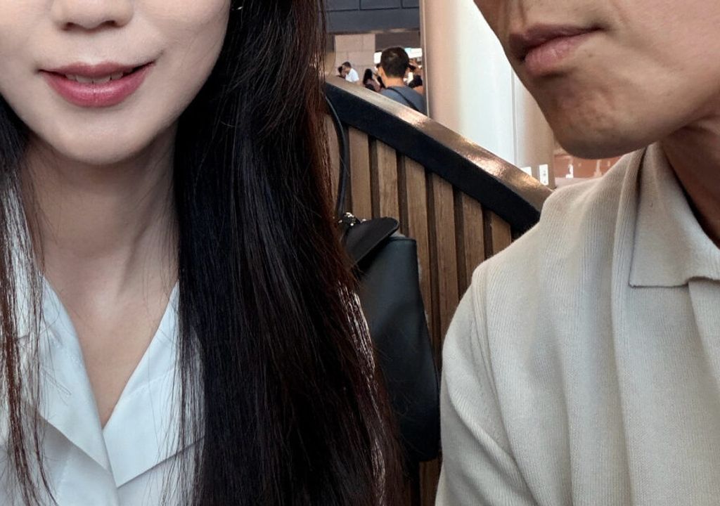 Casal de atores esclarece suspeitas sobre adoção de adultos